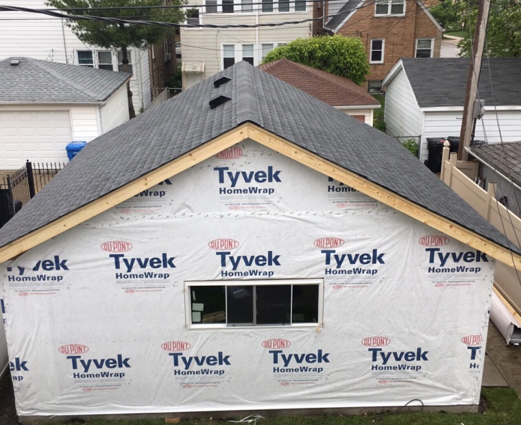 Roofing and siding work in Chicago